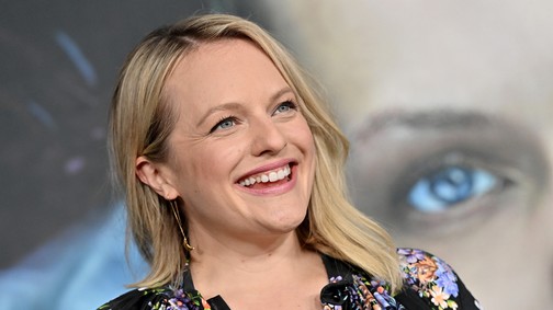 Gólyahír a legextrábban bejelentve: Első gyermekét várja Elisabeth Moss, A szolgálólány meséje című sorozat színésznője