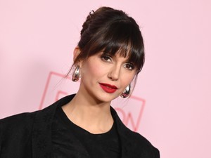 Nina Dobrev komoly operáción esett át, szívszorító fotóit egyenesen a műtőből posztolta