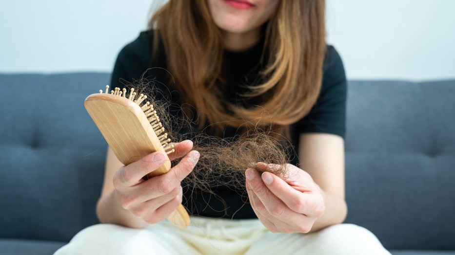 A hajhulláshoz az aktuális hajszínednek is köze lehet