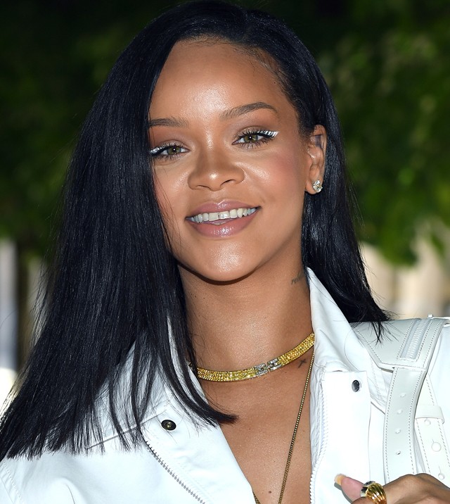 Rihanna erotikus karácsonyi kampánya egy őrület