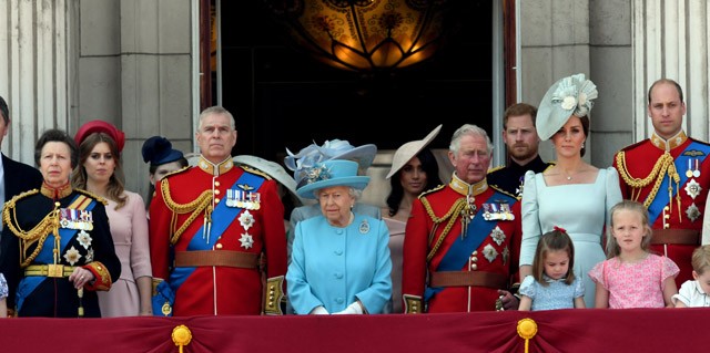 Dagad a pedofilbotrány András herceg körül, aki egyértelműen hazudik