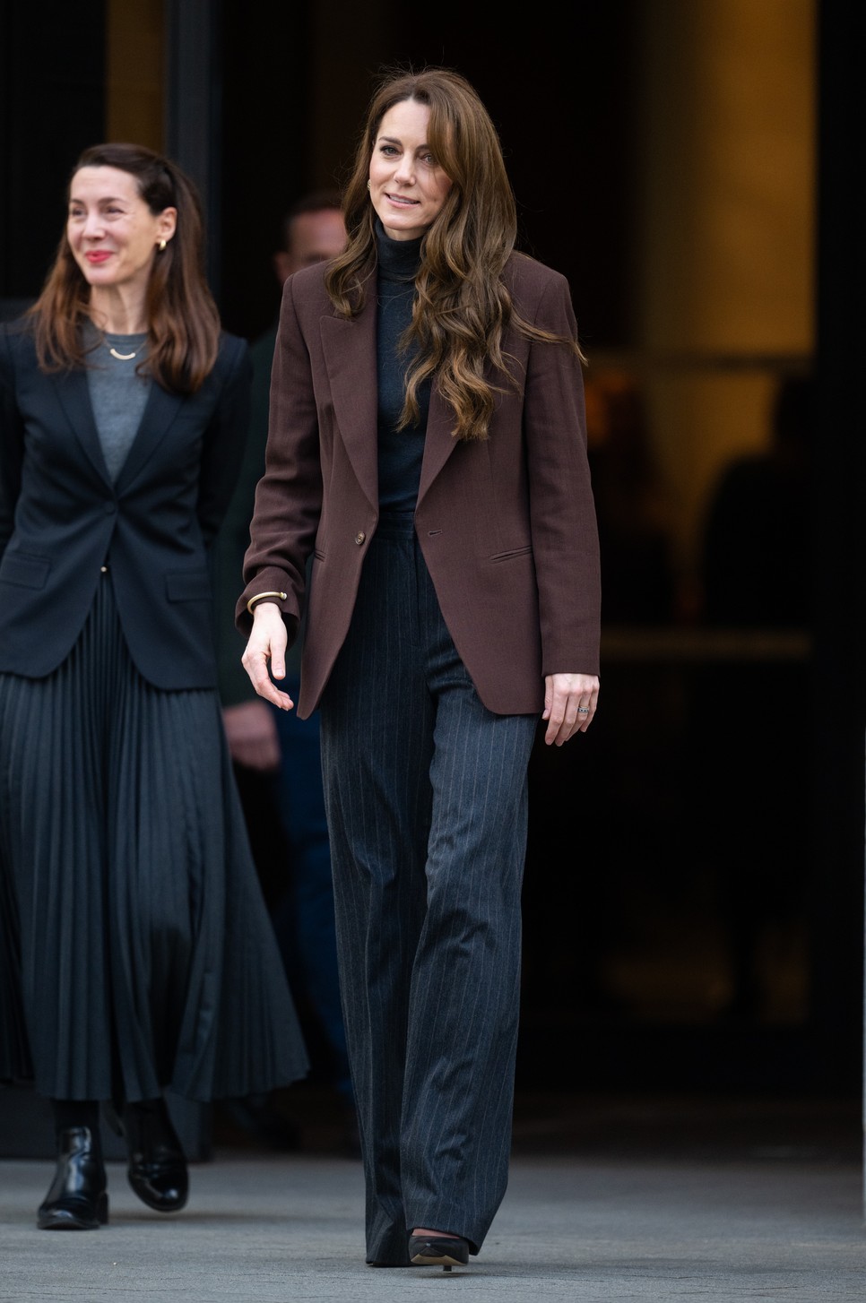 A mindig stílusos Katalin hercegné egyre gyakrabban választja a blézer-nadrág-magassarkú-laza felső kombinációt