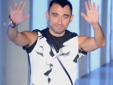 Kim Kardashian és Lady Gaga dizájnere lelép