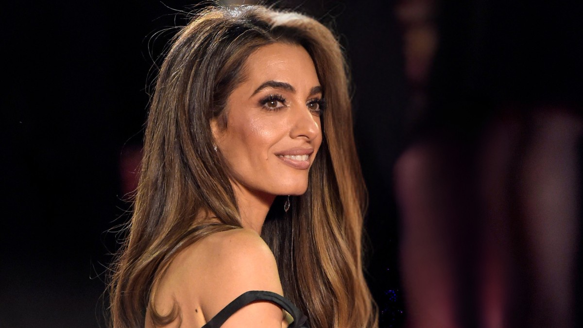 Amal Clooney álomszép estélyiben bizonyította be, hogy a kevesebb néha több