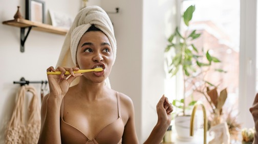 Mi köze a fogmosásnak a szívbetegséghez és a demenciához? Félelmetesen sok