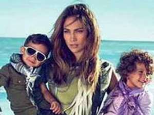 J.Lo és ikrei pózolnak a Guccinak