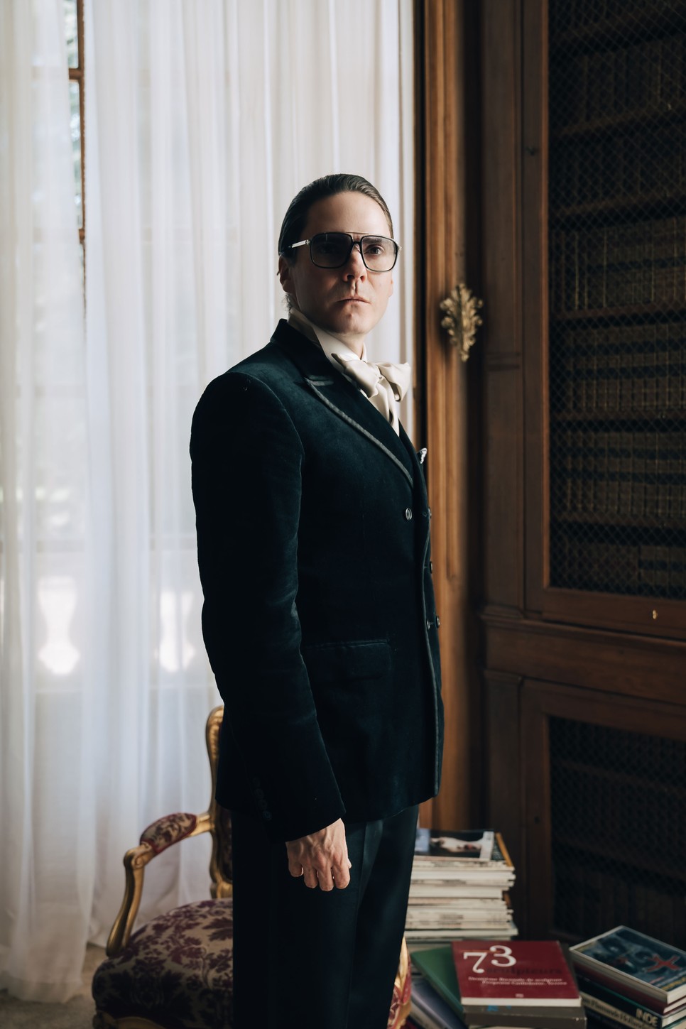 Daniel Brühl a Disney+ Becoming Karl Lagerfeld című dorozatában