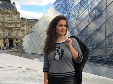 Minya Viktória a Louvre-ból jelentkezik