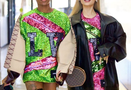 Palvin Barbara és Dylan Sprouse a Super Bowl legstílusosabb párja