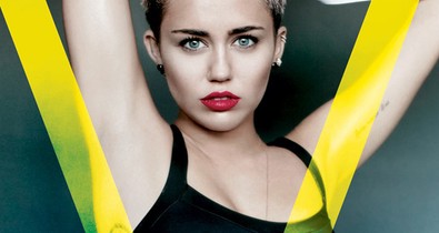 Miley Cyrus mellet villant, bugyit rángat