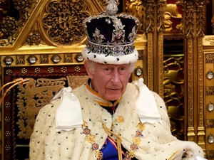 Károly király furcsa hagyományt követ, mindenre gondoltunk, csak erre nem