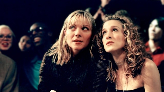 A modern nőknek születésük óta azt mondják, hogy az lehet belőlük, amit csak akarnak. Lehetnek űrhajósok, vezethetnek internetes céget, vagy otthon is maradhatnak a gyerekükkel, nincsenek többé szabályok, és a választások száma végtelen, és a jelek szerint az embernek csak ki kell nyújtania a kezét. Nekem viszont úgy tűnik, hogy annyira elrontott bennünket ez a nagy szabadság, hogy képtelenek vagyunk választani.