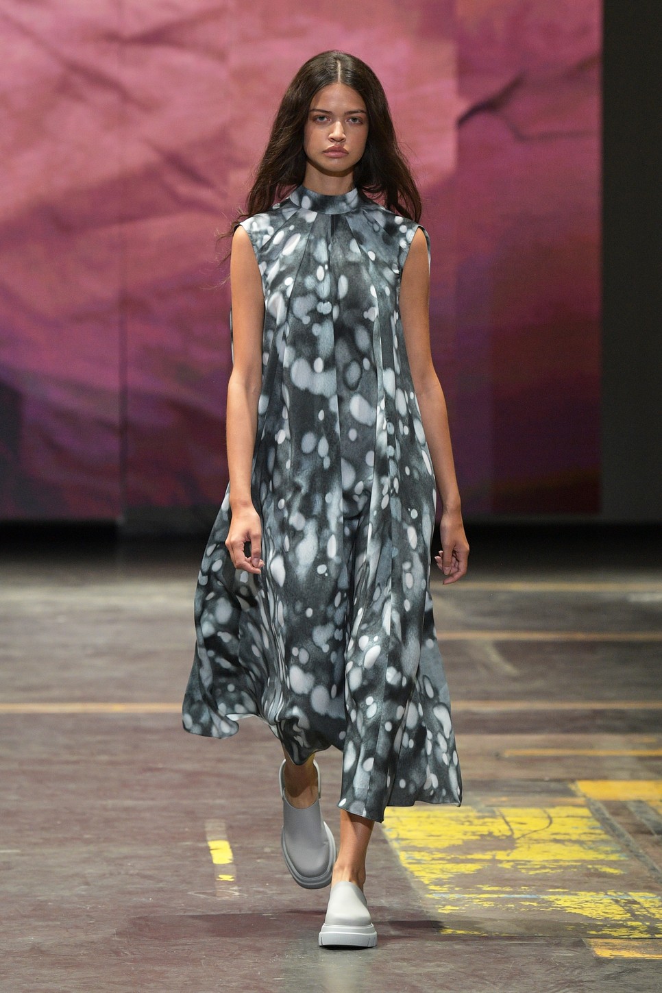 A Ræburn izgalmas anyagokkal kísérletezik, mindig fókuszban tartja a környezettudatosságot és minden darabjuk nagyon cool