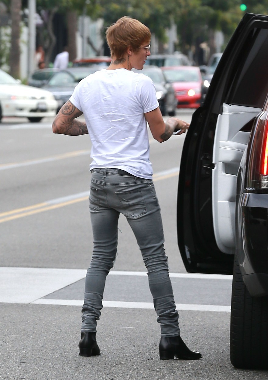 Justin Bieber skinny farmer, magas sarkú