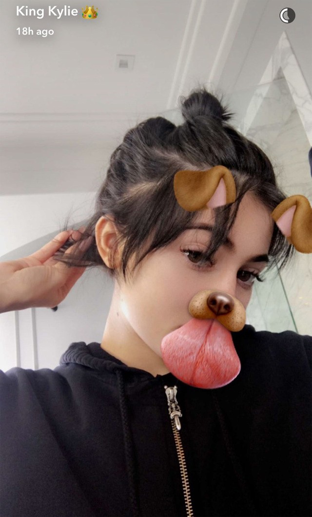 Kylie Jenner eredeti hajszínnel