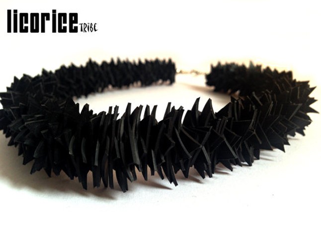 Így születik gyönyörű ékszerként újjá a bicikligumi