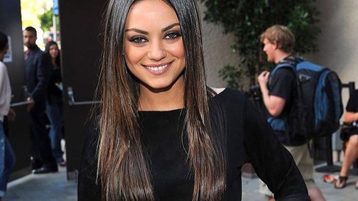 Mila Kunis haja mostantól SZŐKE! Te jó ég!