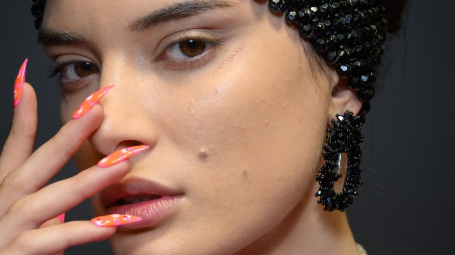 5 tavaszi körömtrend egyenesen a profiktól, nem csak színes egyéniségeknek