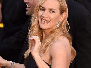 Kate Winslet várandós! Az Oscar-gálán simogatták a pocakját a kolléganők!