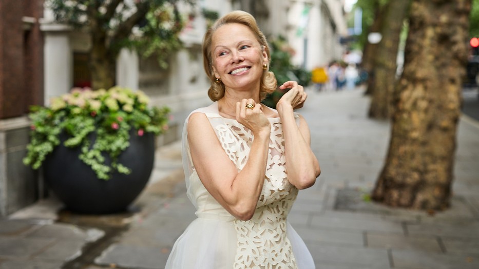 A rajongók szerint Pamela Anderson újra szerelmes