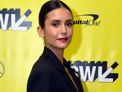 Nina Dobrev a saját lábujjából csinált viccet, mi pedig imádjuk őt ezért