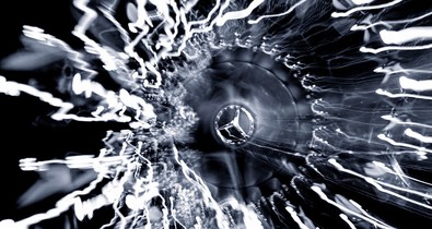 Ez nagy durranás lesz: a Mercedes-Benz és a Moncler kollaborációja a London Fashion Weeken debütál