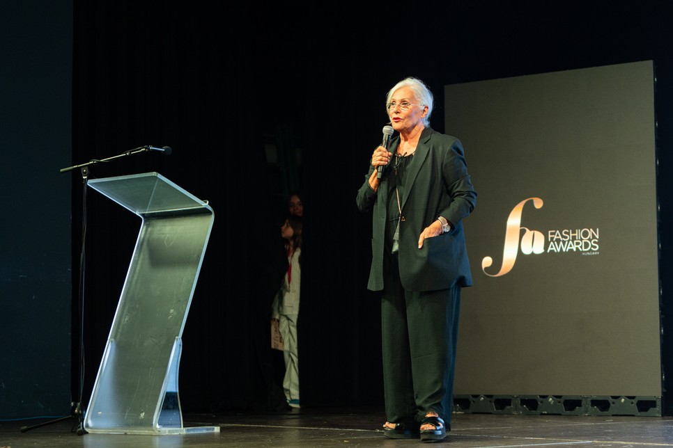 Pataki Ági divatikon vállalta a Fashion Awards Hungary gála fővédnökségét és ezzel azt üzente az országnak: becsüljük meg és díjazzuk a tehetségeinket a divatszakmában is!