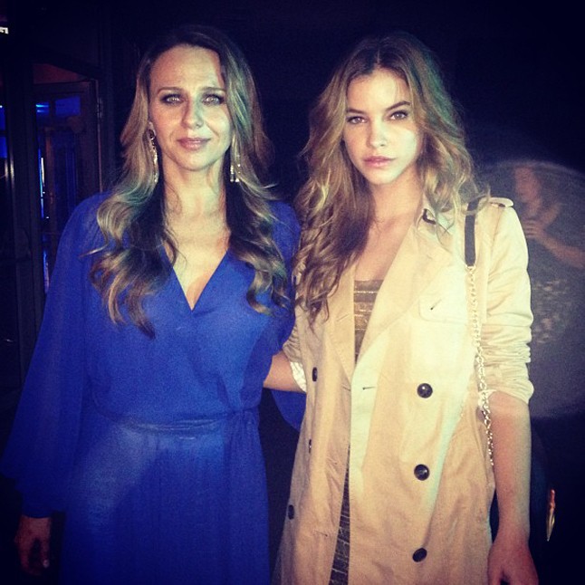 Palvin Barbara kedvenc színésznőjével, Pokorny Liával a Társas Játék bemutatóján.