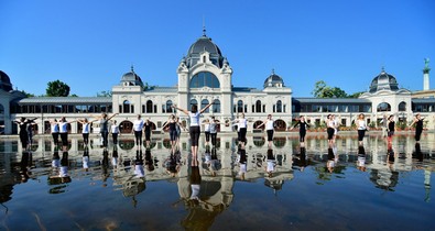 A hétvégén a Városligeti-tavon jógáztunk