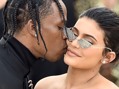 Hoppá! Kylie Jenner nem is Travis Scottal él együtt, hanem vele....