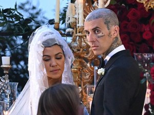 Ilyen miniruhában ment férjhez Kourtney Kardashian