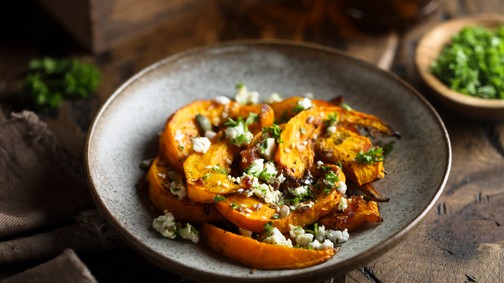 A tökéletes vacsora: roston sült sütőtök fetasajttal