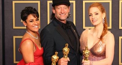 Ariana DeBose történelmet írt: Ő az első queer, aki Oscar-díjat kapott!