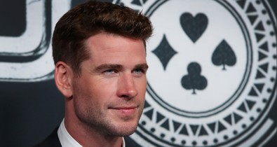 Mi a helyzet Miley Cyrus exével, míg az énekesnő felperzseli a világot?