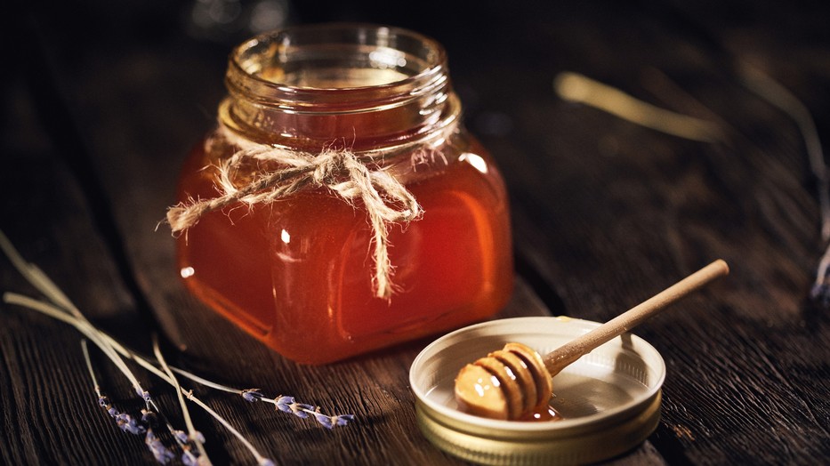 Így készítsd el a nyár legnagyobb TikTok trendjét, a fagyasztott mézet