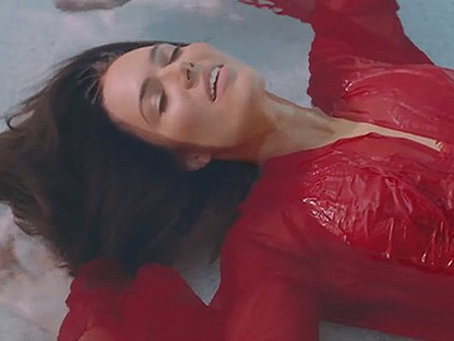 Több mint 10 év után Mandy Moore új dallal és klippel tért vissza zenei karrierjéhez