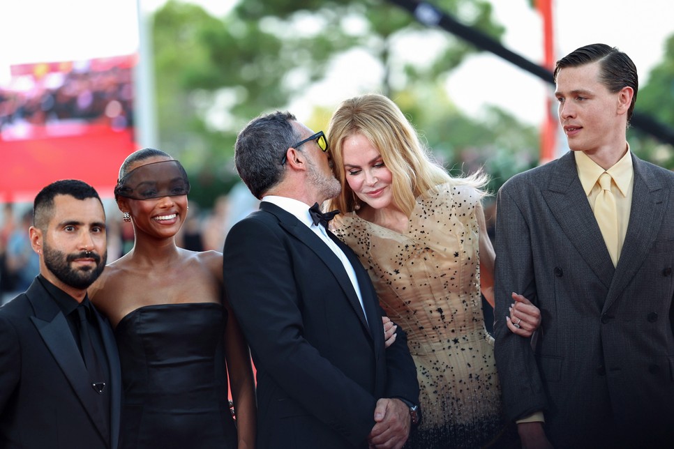 Hat és fél perces álló ovációval ünnepelték a Babygirlt Velencében