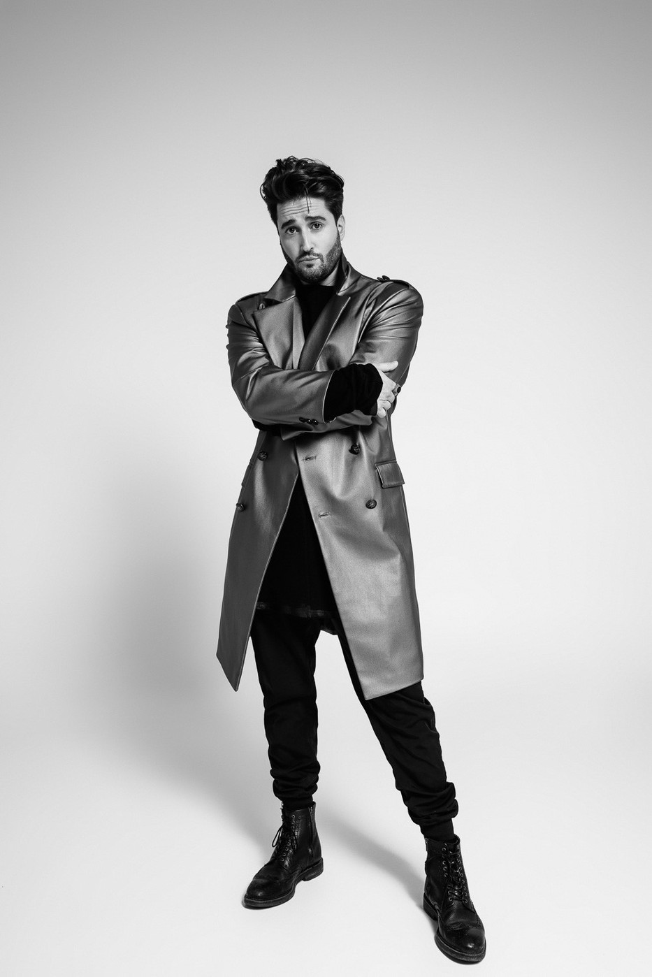 Hosszú idő után először jelentkezik szólóban és magyarul Király Viktor