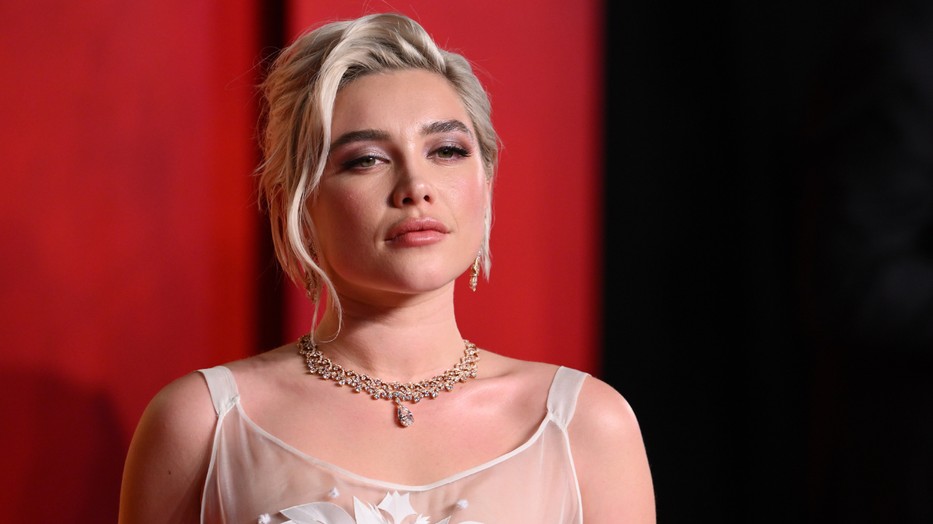 Florence Pugh pucérruhája nem sokat hagy a képzeletre
