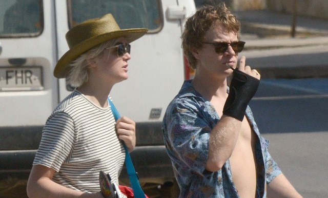 Alfie Allen és Allie Teilz