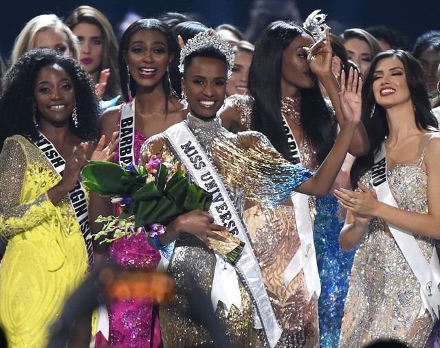 Gyönyörű, természetes szépség lett a 2019-es Miss Universe