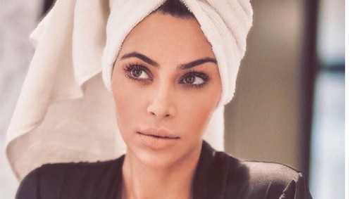 Helló 2018, akkor Kim Kardashian meg is kezdte a meztelenkedést