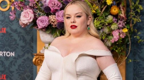 A Bridgerton sztárja, Nicola Coughlan még sosem volt olyan gyönyörű, mint Kim Kardashian kampányában