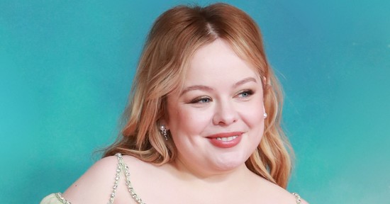 A Bridgerton sztárja, Nicola Coughlan élete legszebb ruhájában tündökölt a vörös szőnyegen