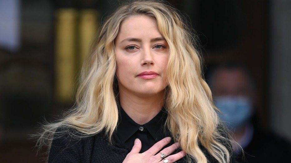 Amber Heard az új dokumentumfilmjében őszintén beszélt a Johnny Deppel való pereskedésről 