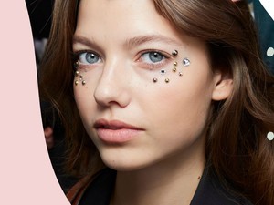 Fehér, apró dudorok az arcbőr felszínén - Mik azok a miliák, és mihez kezdj velük? 