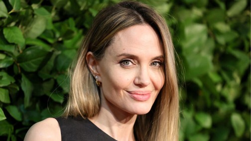 Angelina Jolie melltartó nélkül vonult végig a vörös szőnyegen, csak úgy árad belőle a felszabadultság