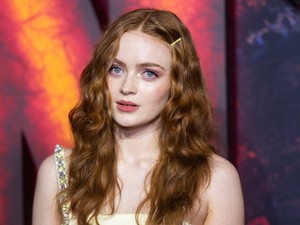 Sadie Sink levágatta a haját, valami álomszép az új frizurája