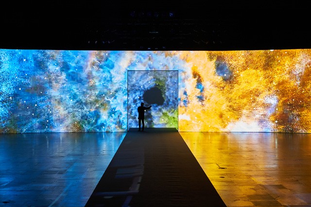 Magyar fényművészek a New York-i Divathéten: A rag & bone bemutatója duplán nagyot szólt idén