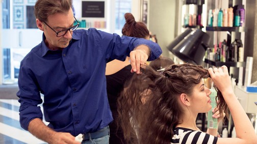 Tűnj ki színes fürtjeiddel a tömegből!